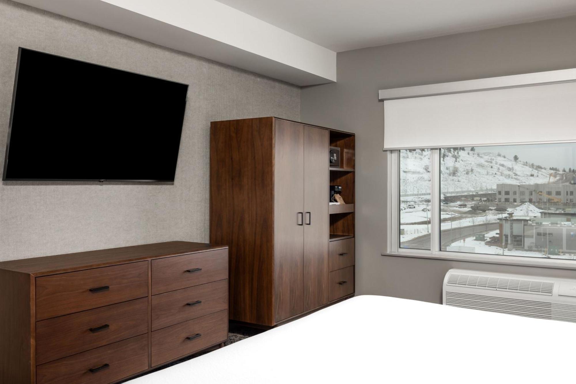 Hotel Four Points By Sheraton Airport 3*