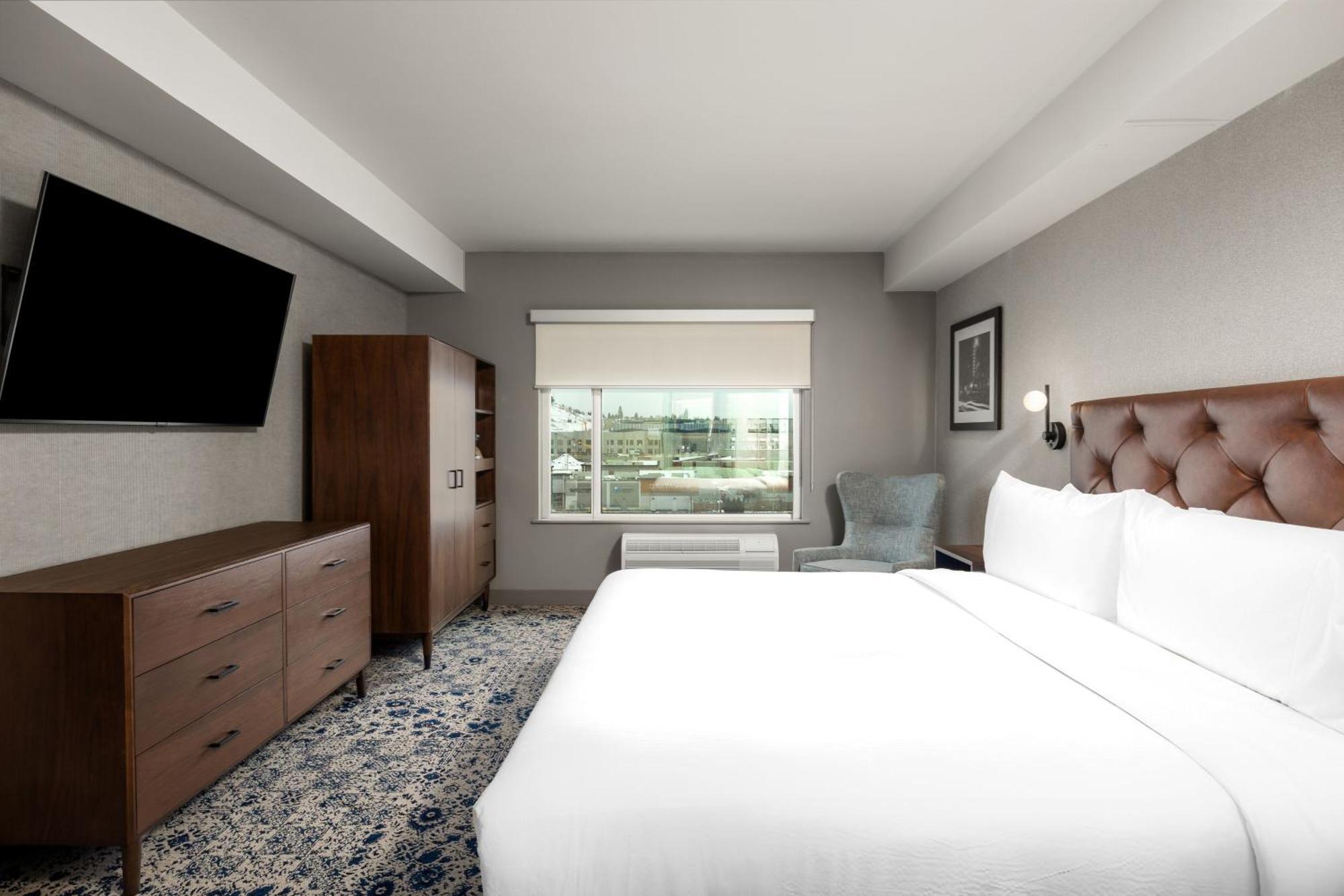Hotel Four Points By Sheraton Airport 3*