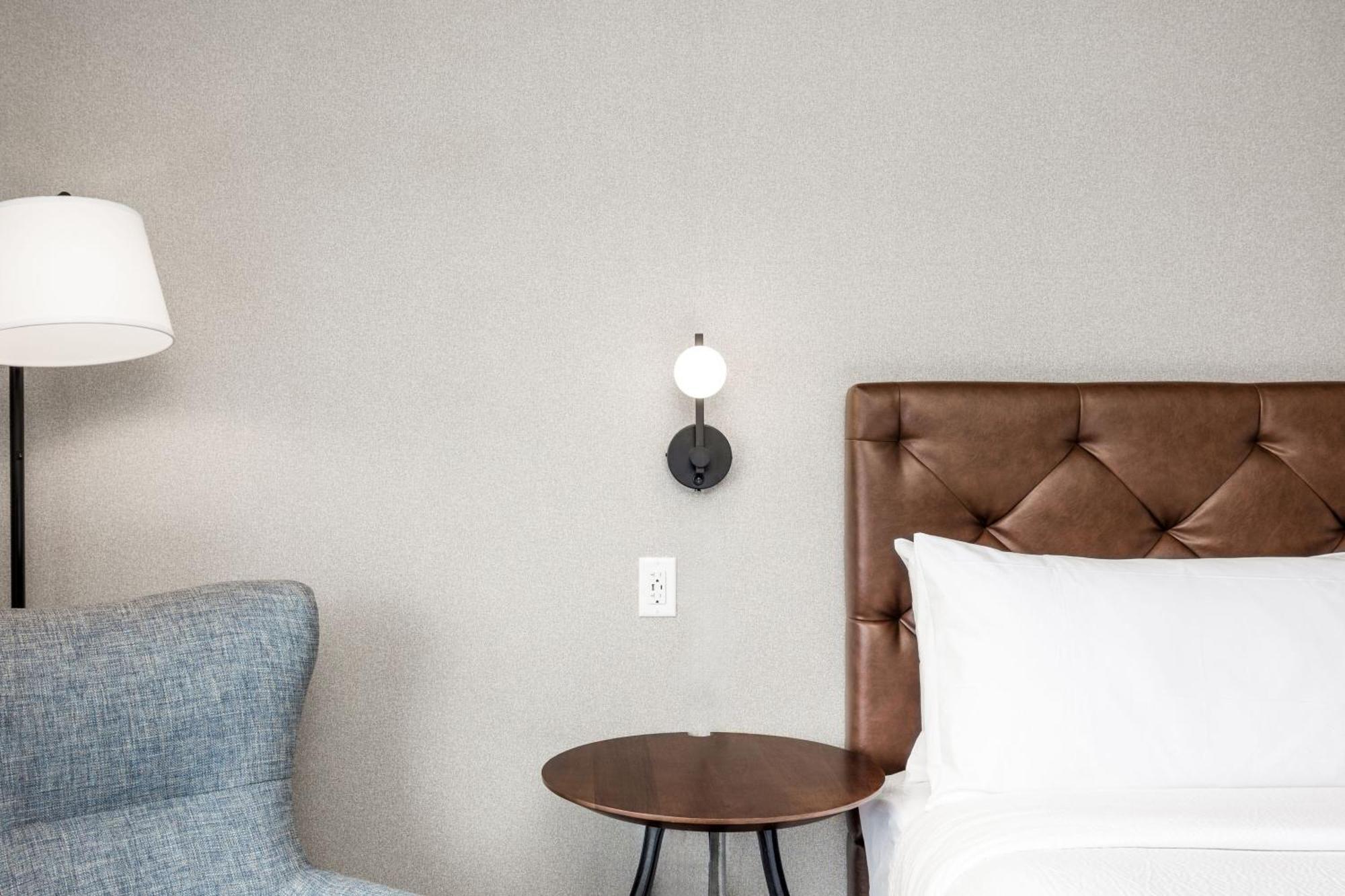 Hotel Four Points By Sheraton Airport 3*