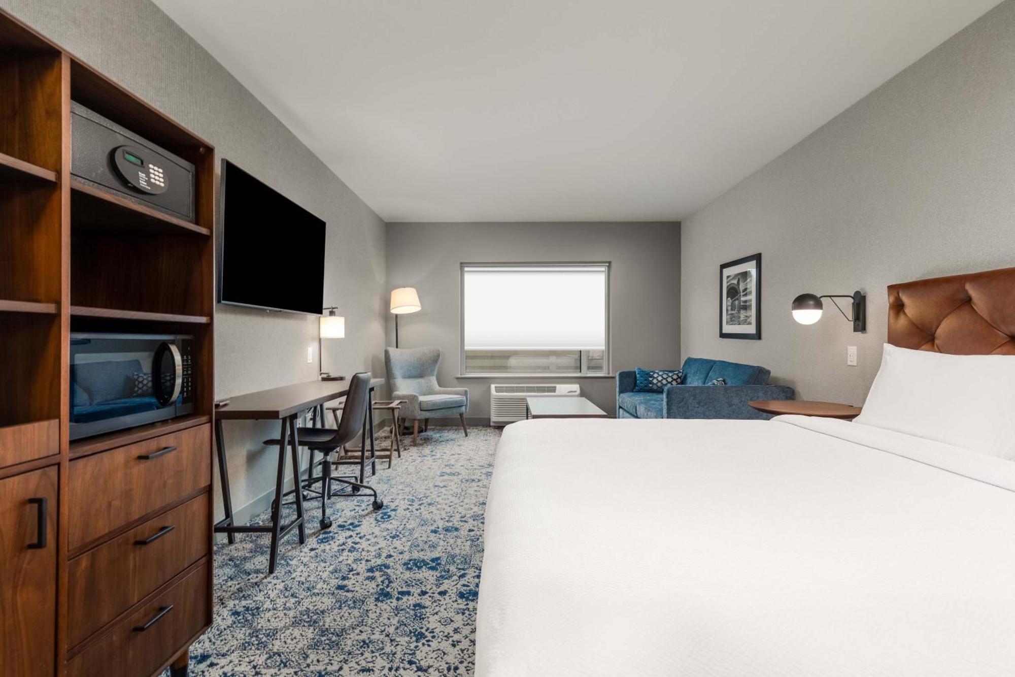 Four Points By Sheraton Airport Hotel Kelowna