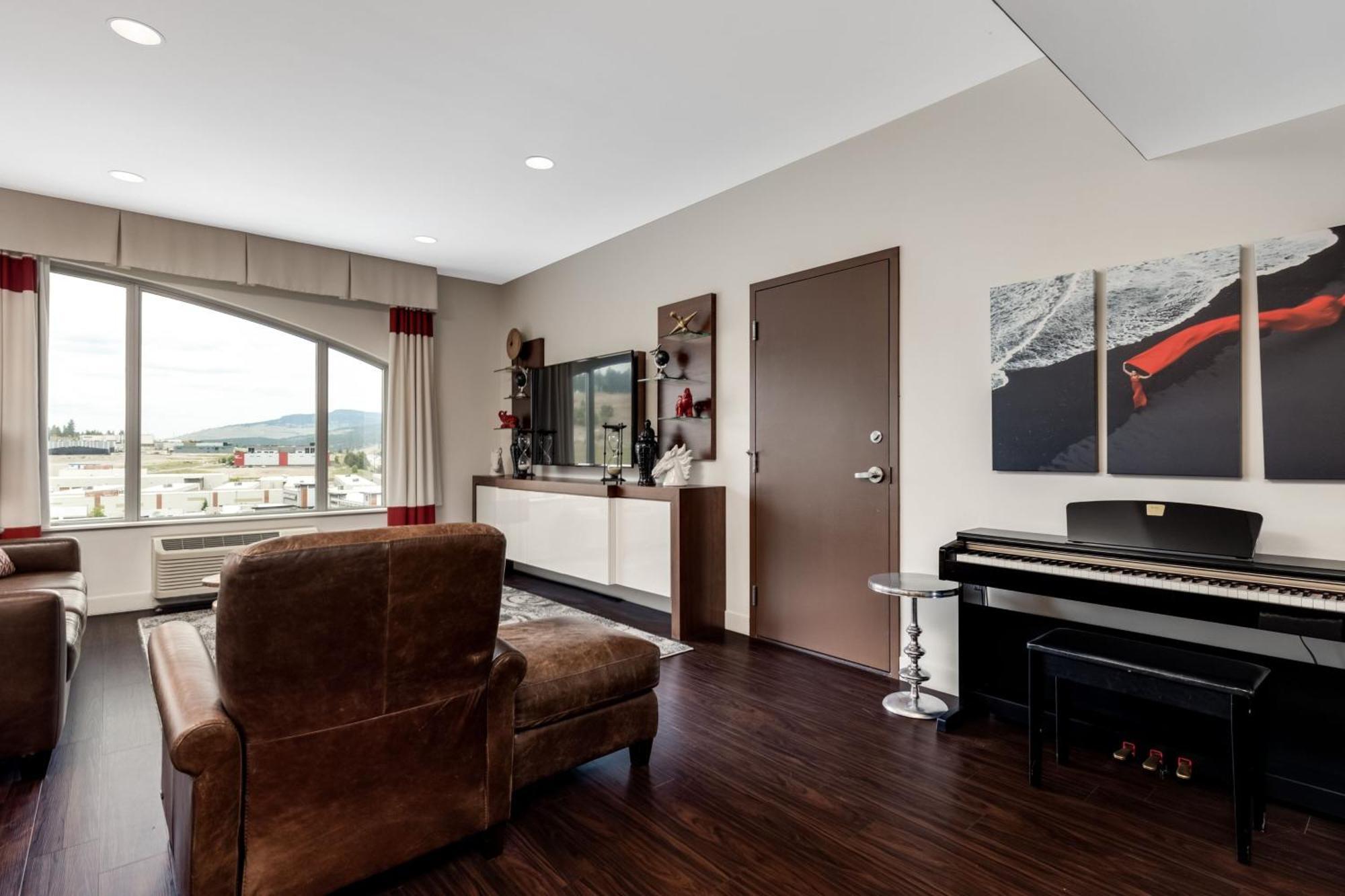 Hotel Four Points By Sheraton Airport 3*